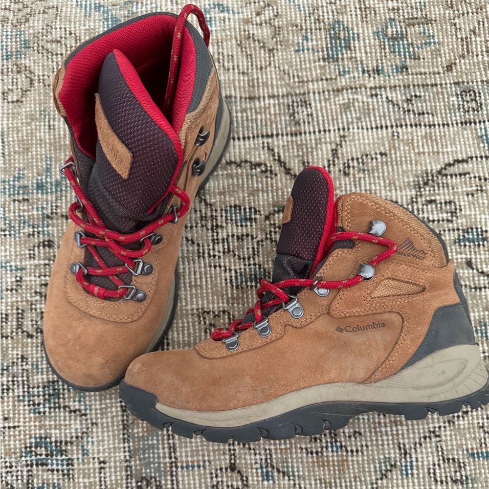 Clarks Hiking Boots (Sz: 8)